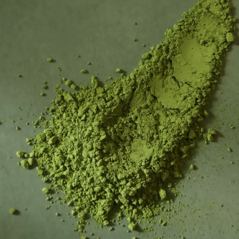 pure moringa powder bright green color